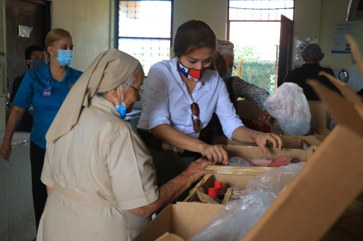 Contraloría realiza donación de alimentos al Hogar San José Malambo