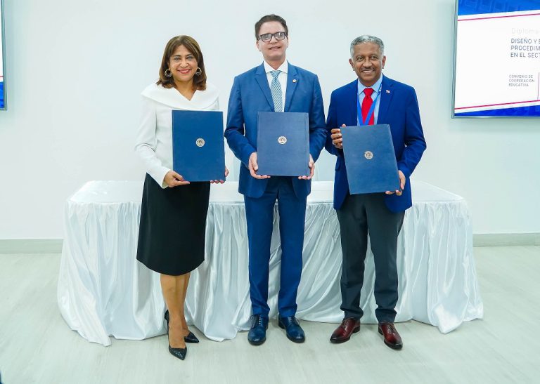 Contraloría, Senacyt y UTP inician diplomado sobre procesos administrativos