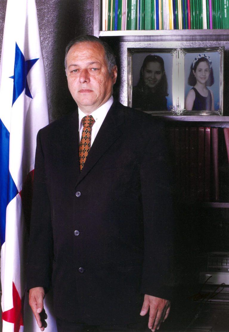 La Contraloría General lamenta la desaparición física del Excontralor Alvin Weeden