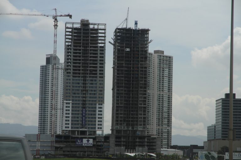 Aguadulce, David y Santiago lideraron permisos de construcción en febrero de 2021, según datos del INEC