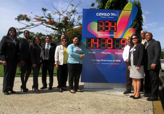 Contraloría devela reloj con cuenta regresiva de Censos 2020
