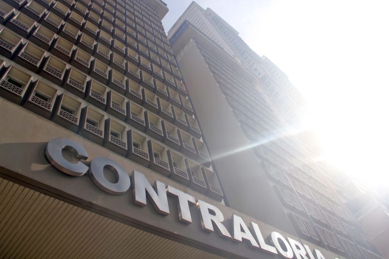 Contralor mantiene suspensión del pago a 16 diputados suplentes que laboran en otras entidades de Estado