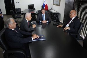 Contralor se reúne con el Ministro de Economía y Finanzas