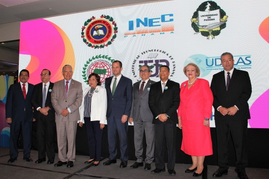 Contraloría presenta avances y lanza campaña para Censos del 2020