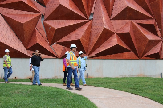 Contralor inspecciona construcción del Centro Cultural de Chitré