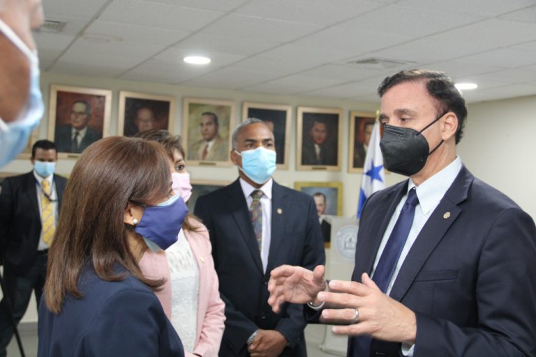 Contraloría y la UP firman convenio y acuerdo de Cooperación Educativa y Técnica