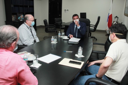 Contralor Solís aclara que contratos de recolección de basura fueron corregidos antes del refrendo.