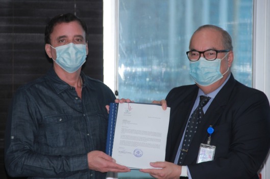 Contralor Solís recibe estado financieros 2019 de la CSS