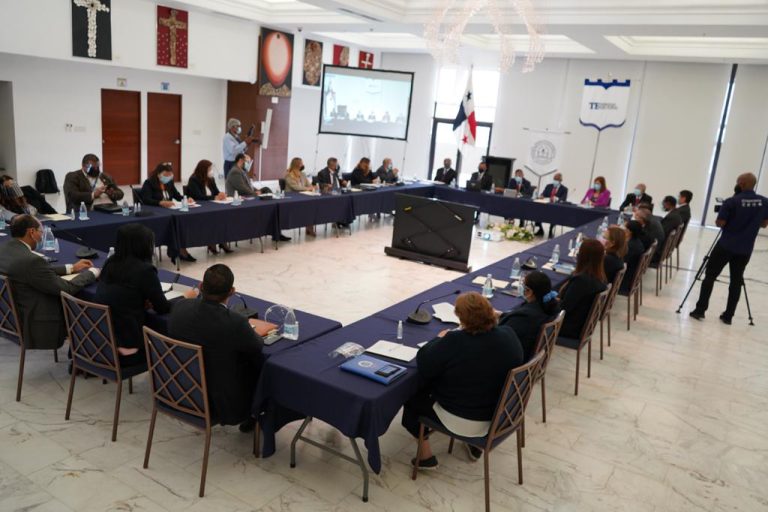 Contraloría capacitó al Tribunal Electoral sobre confección de informe de Rendición de Cuentas 2021