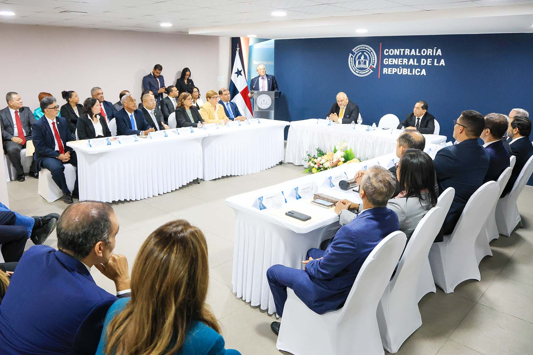 Anel Flores encabeza su primera reunión como Contralor General y presenta su visión para los próximos 5 años