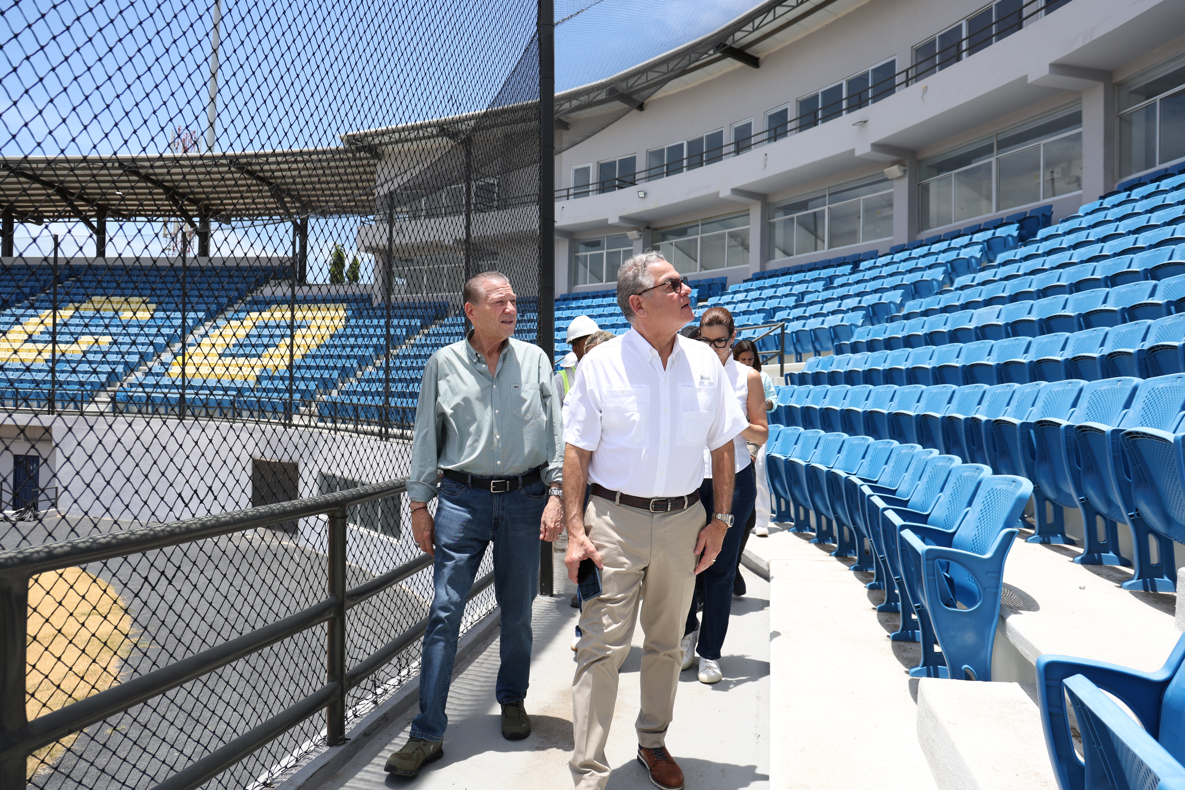 El Contralor General de la República, inspecciona el Estadio Rico Cedeño