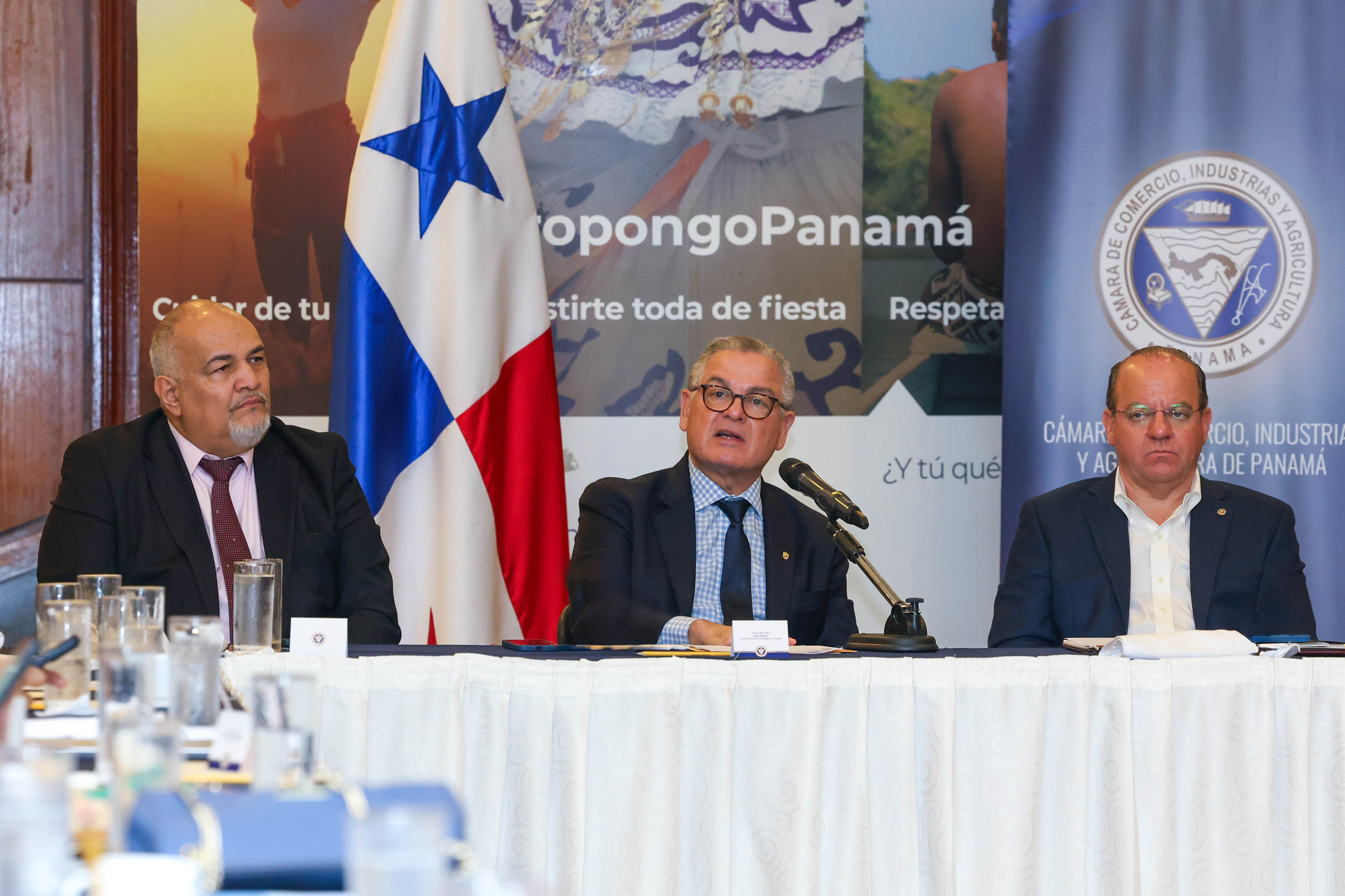 El Contralor de la República, Anel Flores, presenta avances en transparencia durante reunión con la Cámara de Comercio de Panamá