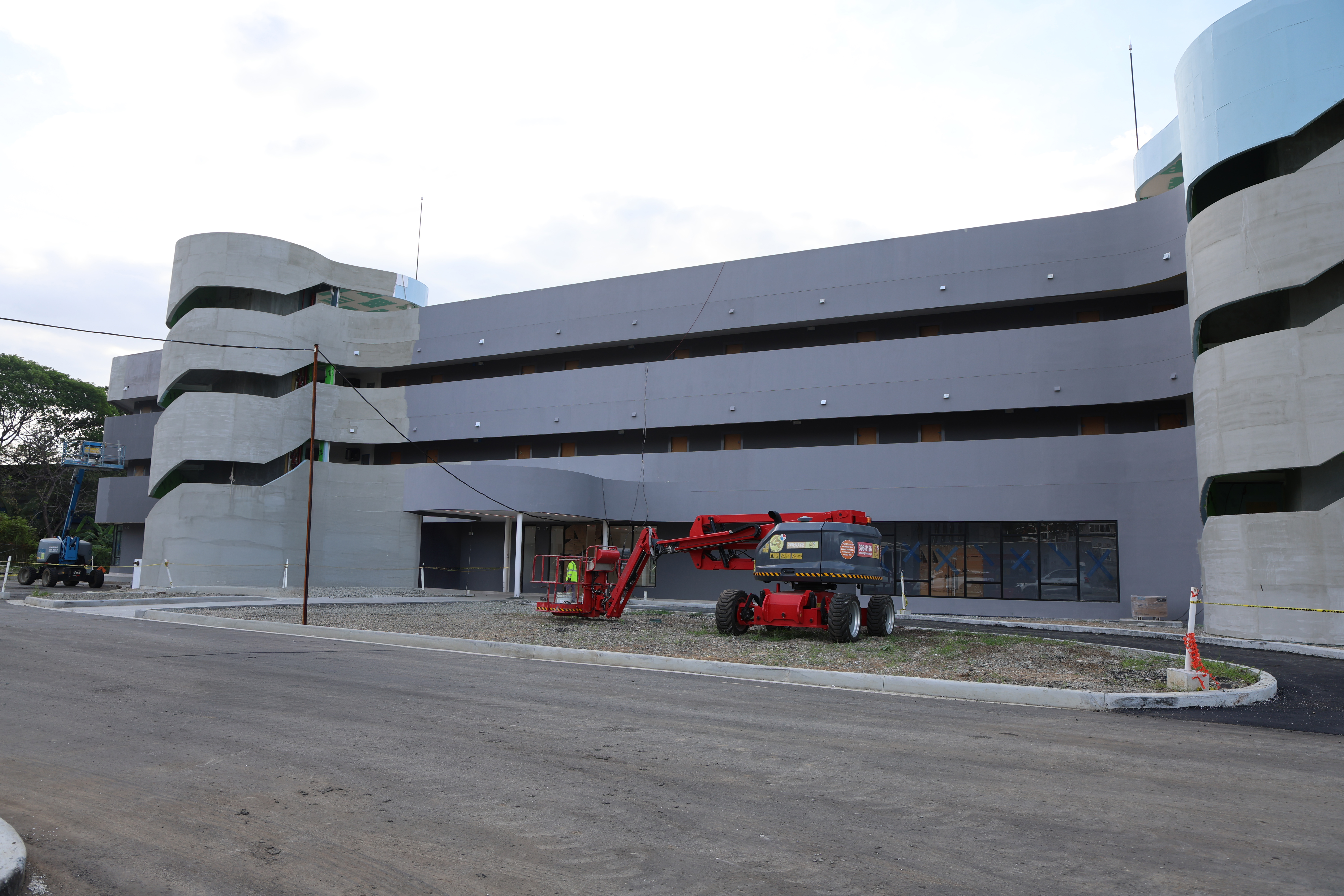 Contralor Anel Flores, realiza recorrido por el futuro Centro de Alto Rendimiento
