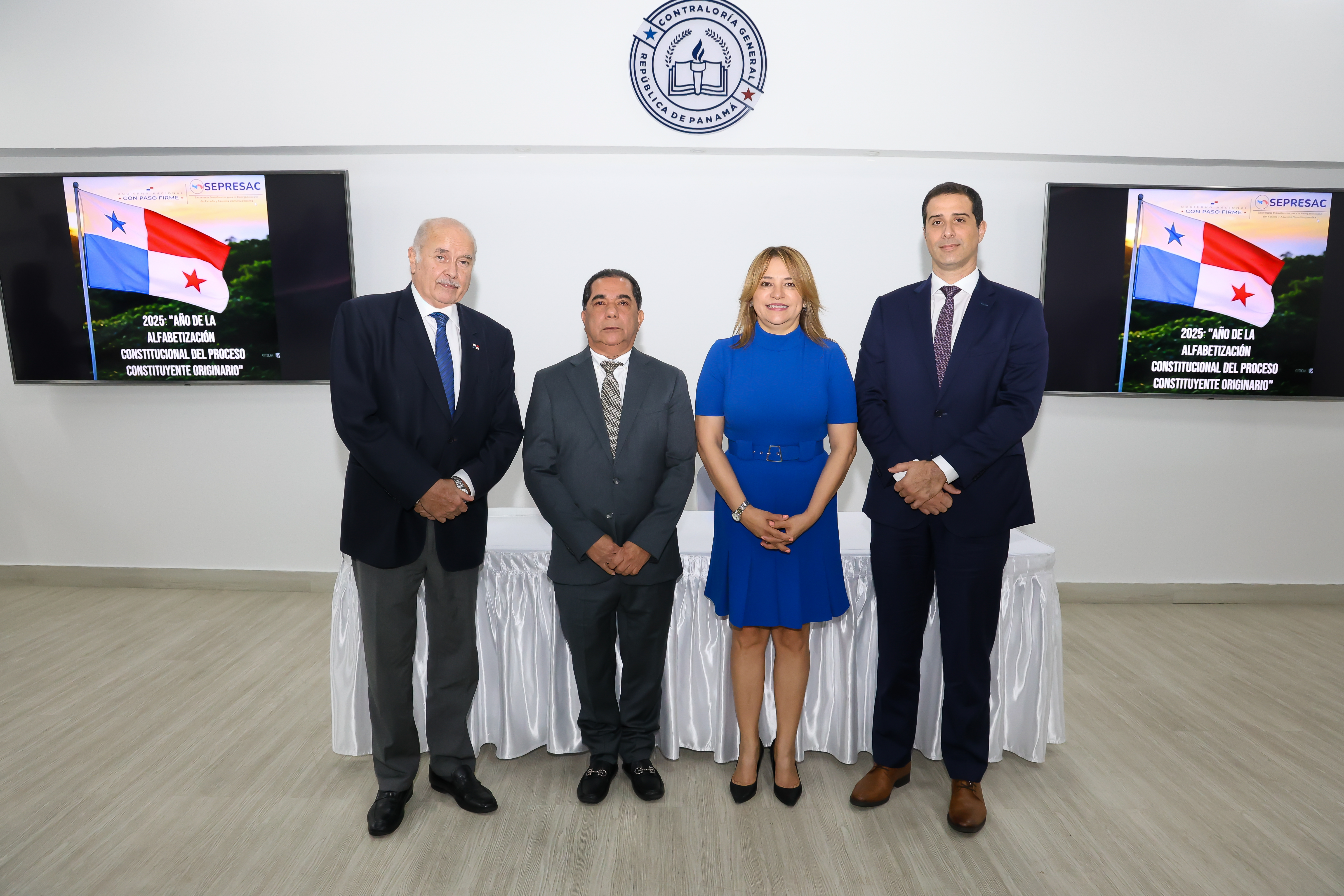 Capacitan en Alfabetización Constitucional a personal de Contraloría