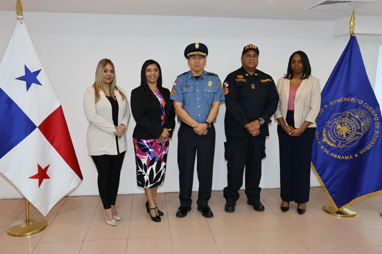 Capacitación sobre el uso y manejo de la caja menuda para servidores del Cuerpo de Bomberos en 13 zonas regionales