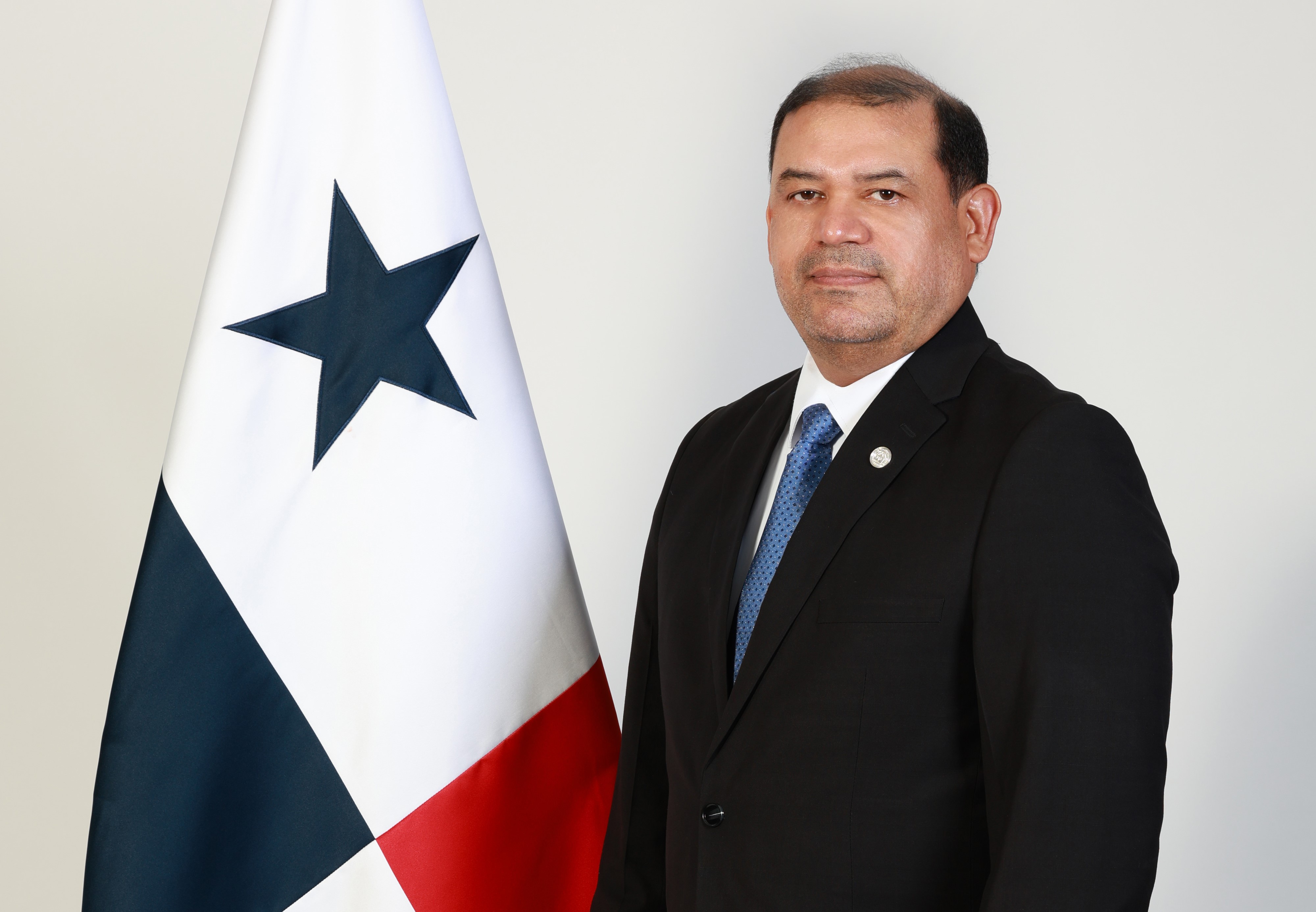 Contraloría reconoce a Jorge Isaac Escobar por su designación en la OEA