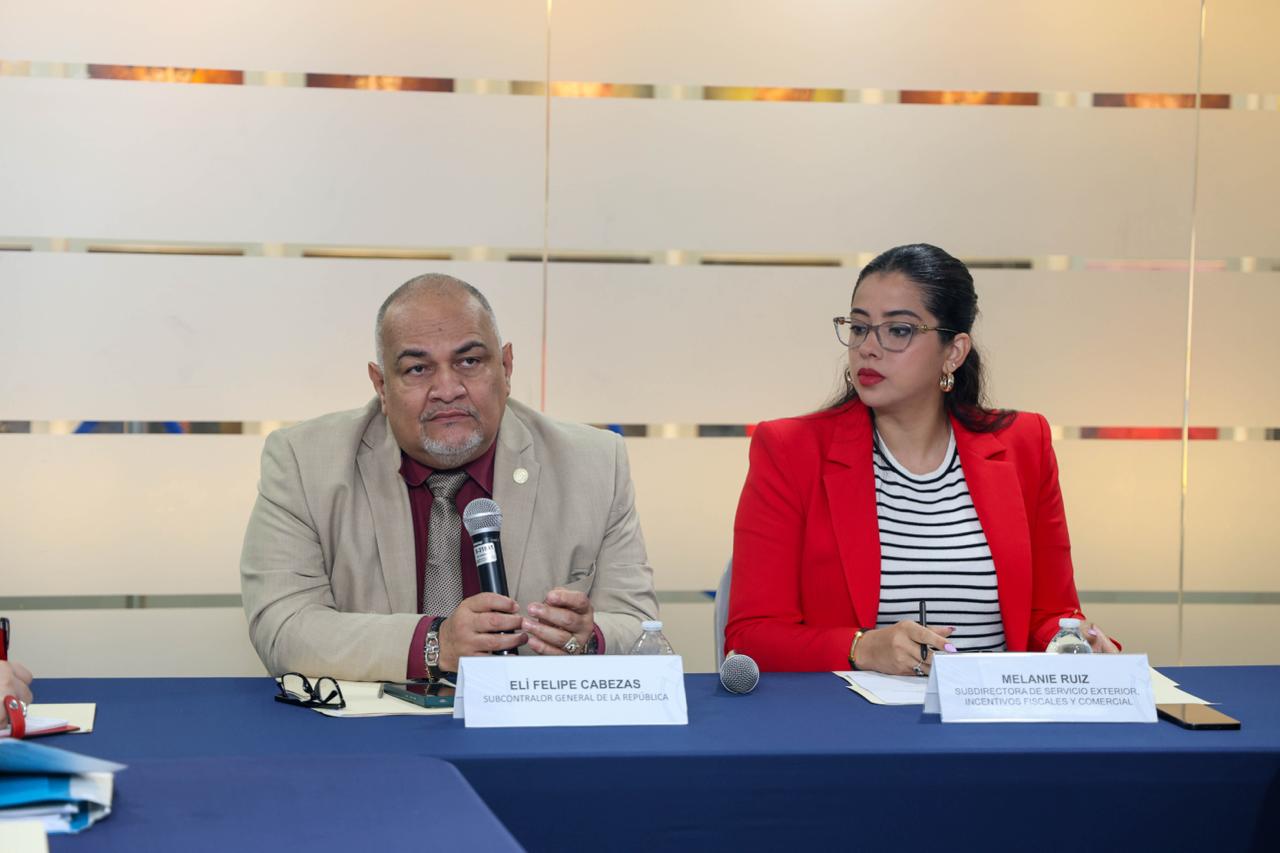 Contraloría y Autoridad de Aduanas coordinan actualización de modelos de finanzas aduanales