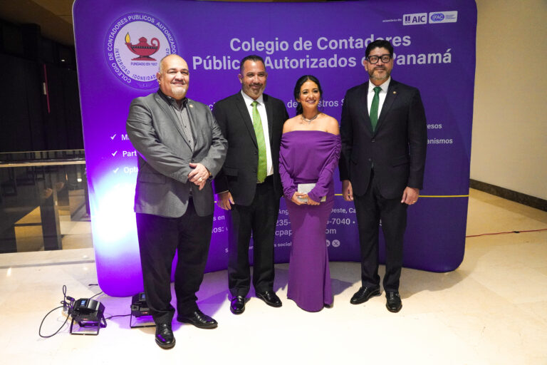 Subcontralor participó en la juramentación de la nueva junta directiva del Colegio de Contadores Públicos Autorizados