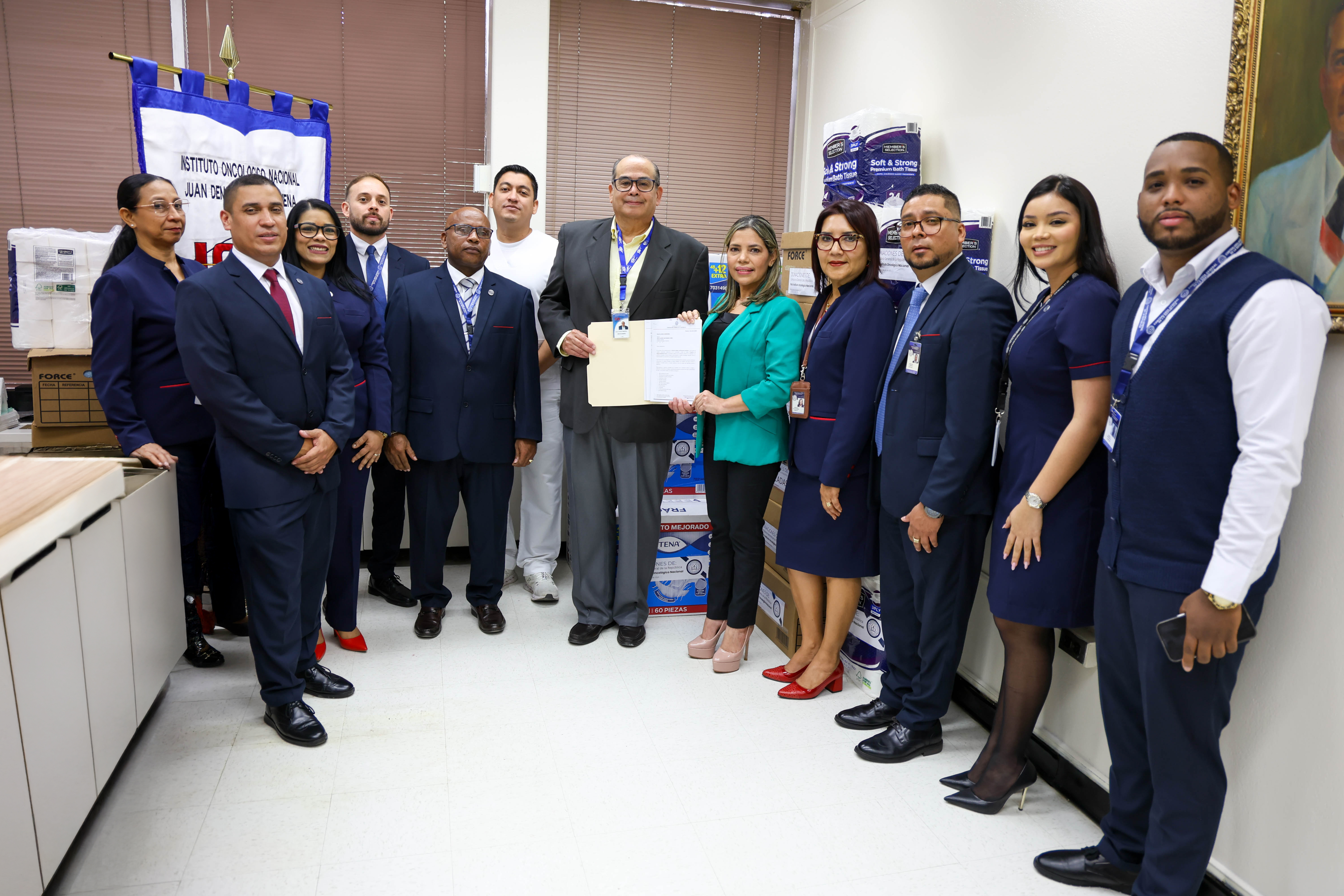 Colaboradores de la Contraloría donan al Instituto Oncológico Nacional