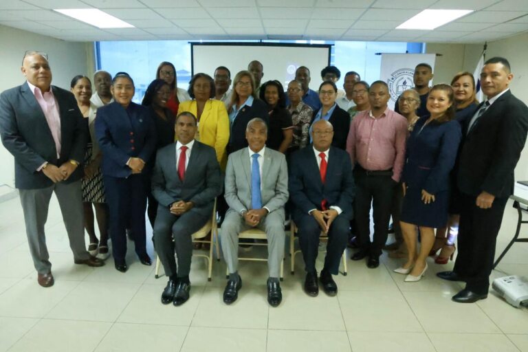 La Contraloría General impulsa la implementación de Normas Internacionales de Contabilidad en las Juntas Comunales de Colón