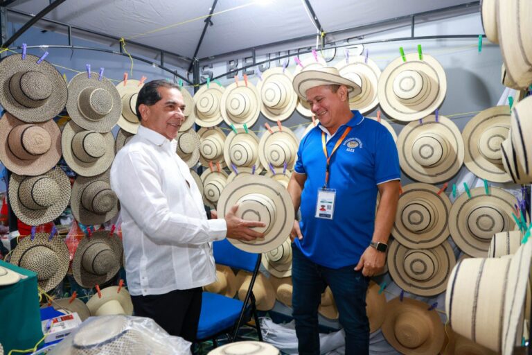 Secretario de la Contraloría recorre la 45ª Feria Nacional de Artesanías: “Herencia, saberes ancestrales”