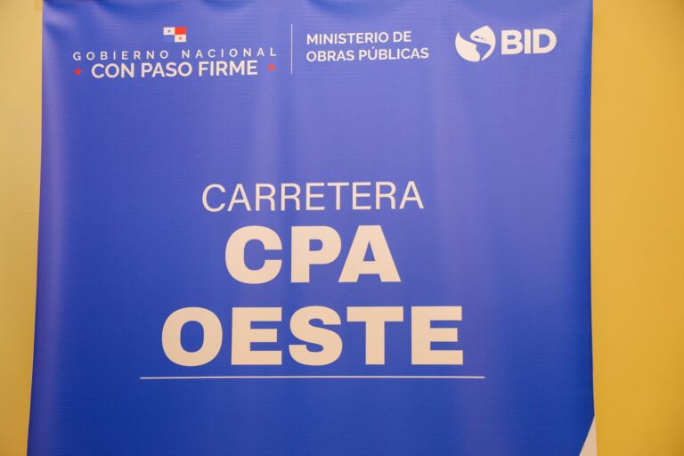 Contralor participa en acto de recepción de propuestas para la rehabilitación integral de la Carretera Panamericana Oeste