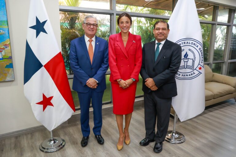 Embajadora de Panamá ante la OEA se reúne con autoridades de la Contraloría