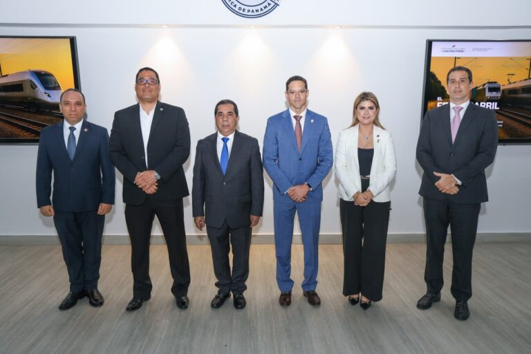 Contraloría y Secretaría del Ferrocarril realizan conversatorio sobre el Proyecto Panamá-David