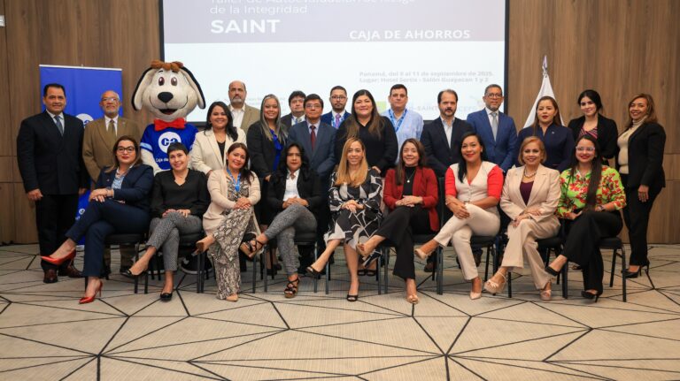 Contraloría fortalece gestión de riesgo de integridad en la Caja de Ahorros con taller especializado