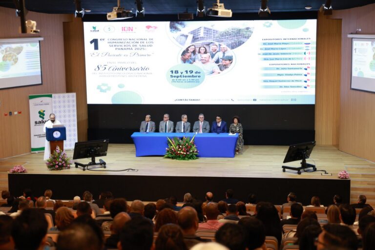 Contralor General participa en el Congreso Nacional de Humanización de los Servicios de Salud “El Paciente es Primero