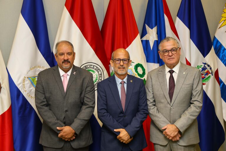 Delegaciones de 12 Entidades Fiscalizadoras Superiores participan en Panamá del Seminario Internacional “Integridad y Control en Democracia”