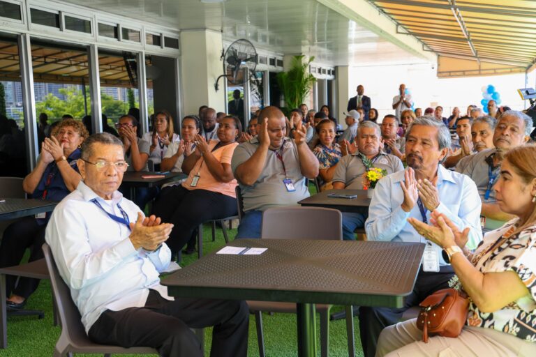 Contraloría distingue a los trabajadores manuales más destacado del año