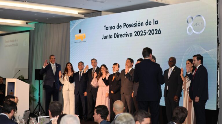 Contralor General asiste a la toma de posesión de la Junta Directiva del SIP 2025-2026