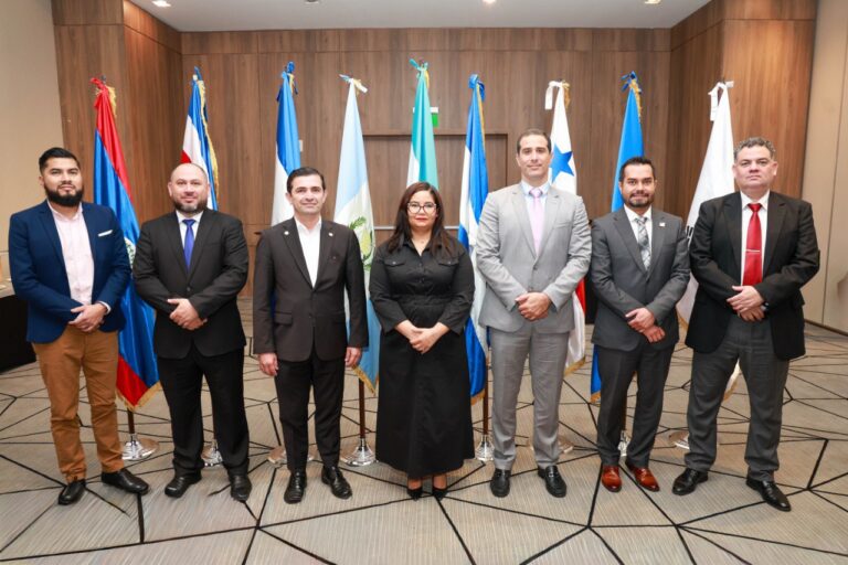 INEC Panamá traspasa la presidencia pro tempore del Sistema de la Integración Centroamericana (SICA) a la Oficina Nacional de Estadística de la República Dominicana