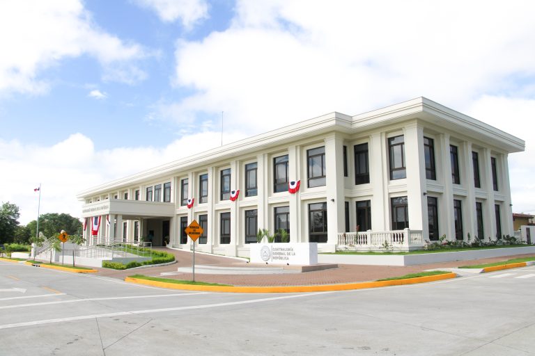 Edificio de la Contraloría en David recibe distinción MOA 70 del Colegio de Arquitectos de Panamá