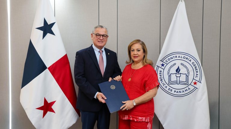 Contralor General presenta Declaración Jurada de Intereses ante la ANTAI