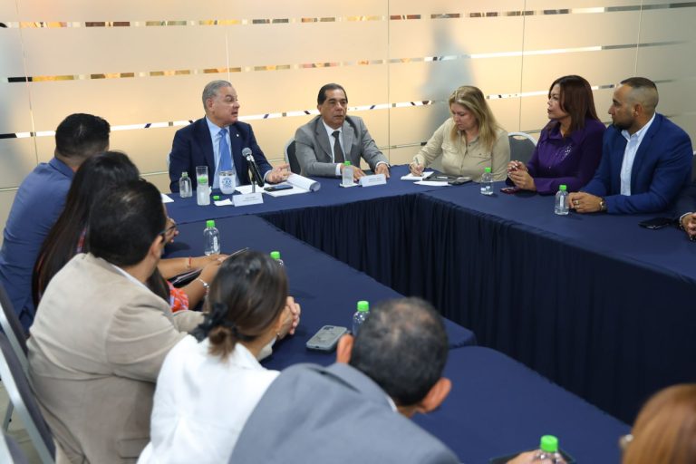 Contraloría refuerza la rendición de cuentas junto a alcaldes del país