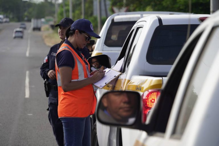 Contraloría inspecciona 1,562 vehículos oficiales durante el Carnaval 2026 y retiene 11 por incumplimientos