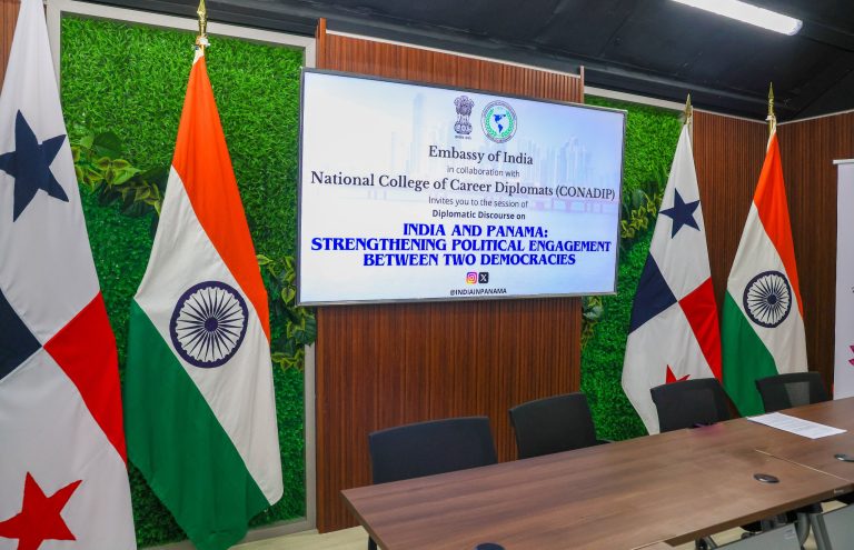 Embajada de la India y diplomáticos fortalecen el diálogo democrático en la Academia de Control Gubernamental