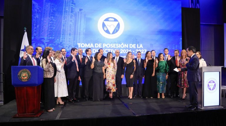 Contralor Anel Flores participa en la toma de posesión de la Cámara de Comercio en acto que destacó la articulación público-privada