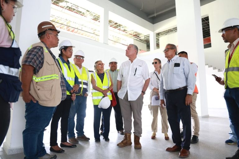 Contralor General realiza gira de inspección y participa en jornada de apoyo social en Coclé.