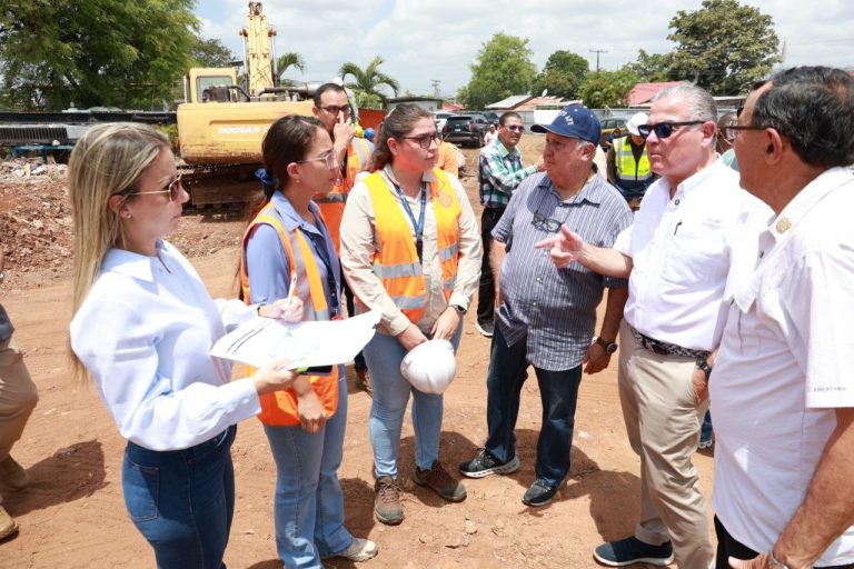 Contralor Anel Flores inspecciona demolición no autorizada del Colegio Manuel María Tejada Roca en Las Tablas