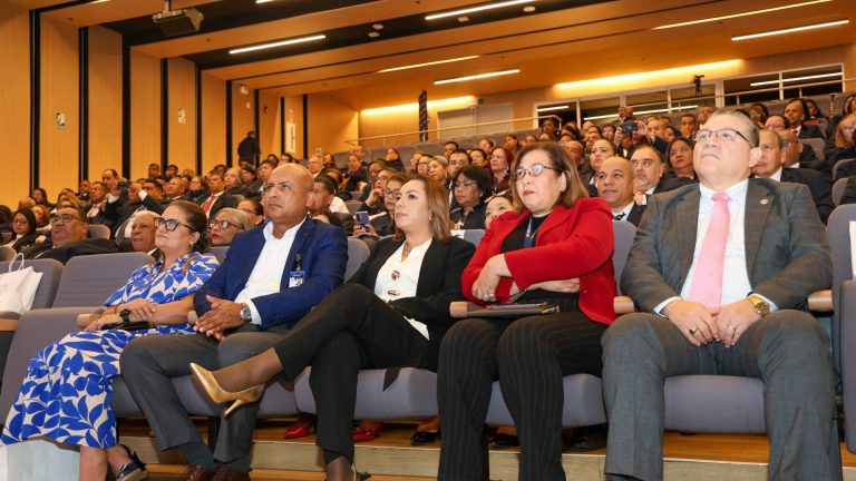 Contraloría realiza jornada de actualización profesional en auditoría sustentable