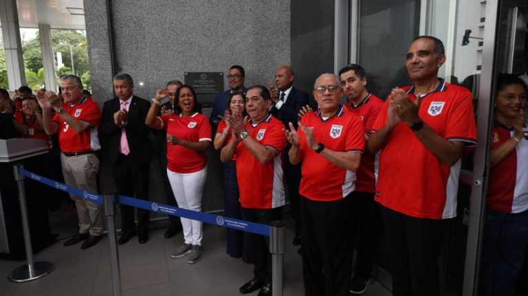 Contraloría General rinde homenaje a la Selección Nacional rumbo a la Copa Mundial FIFA 2026