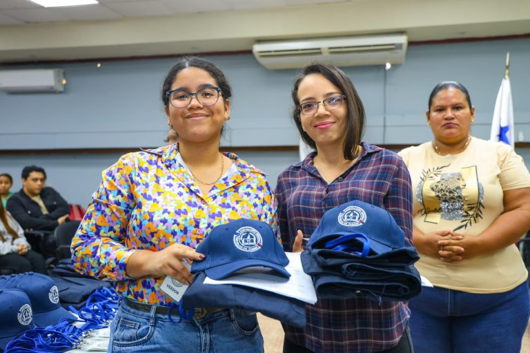 Estudiantes universitarios se suman a la veeduría ciudadana de obras públicas