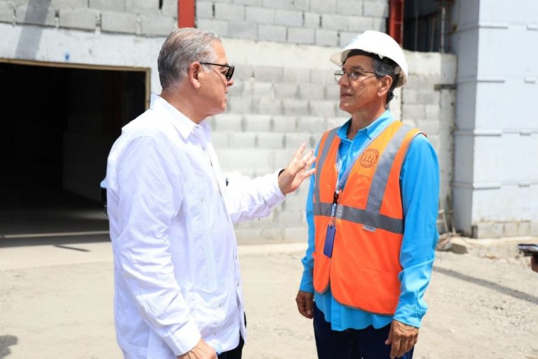 Contralor Anel Flores supervisa en Chiriquí proyectos de salud, vivienda y gestión institucional