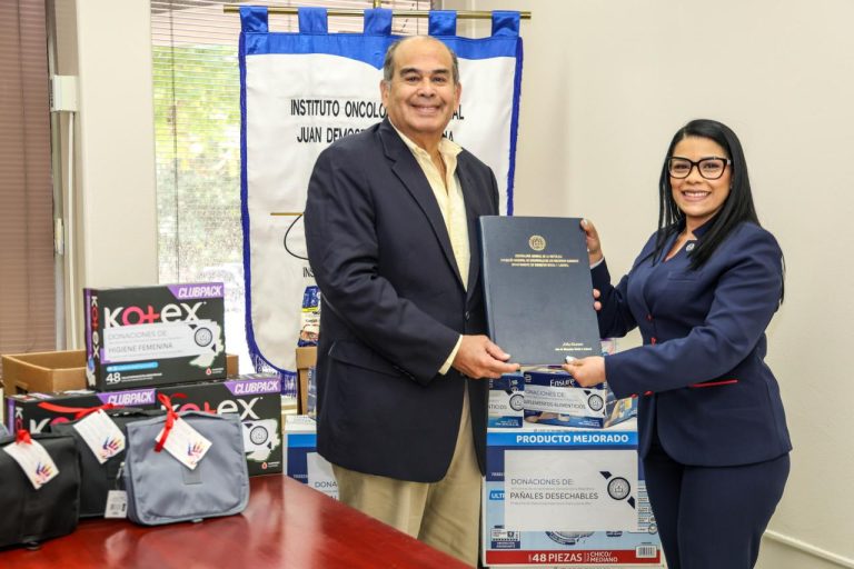 Contraloría General entrega donación al Instituto Oncológico Nacional en beneficio de pacientes y sus familias
